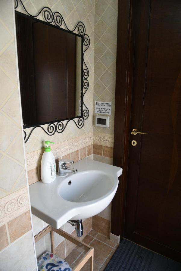 Corte Trecantaia 11 Holiday Hotel บารี ภายนอก รูปภาพ
